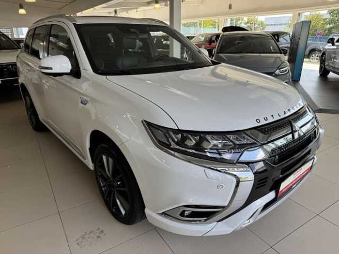 Mitsubishi Outlander 2.4 4WD Plug-In Hybrid Top