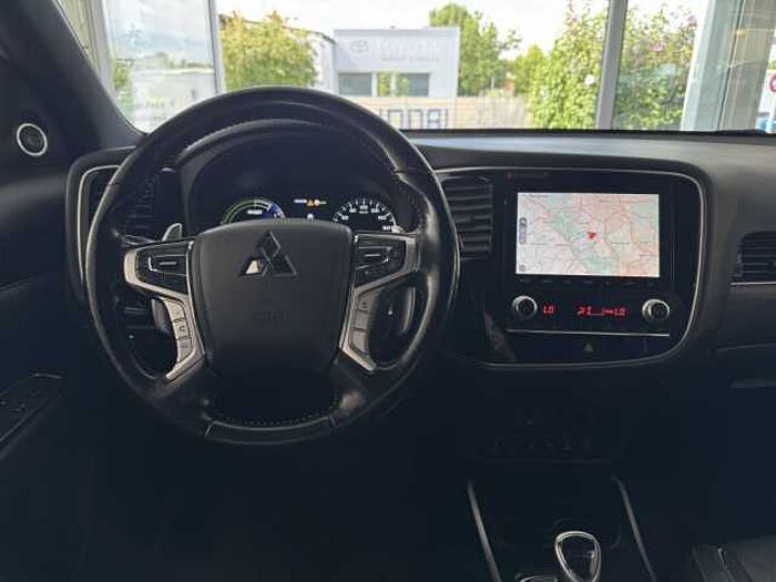 Mitsubishi Outlander 2.4 4WD Plug-In Hybrid Top