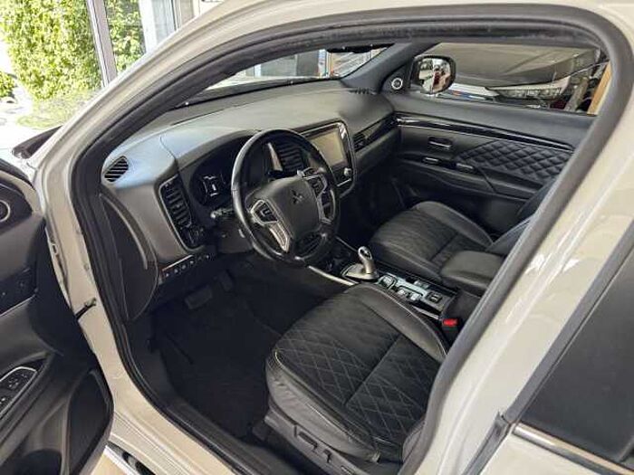 Mitsubishi Outlander 2.4 4WD Plug-In Hybrid Top