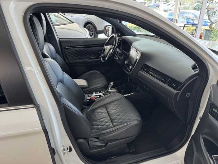 Mitsubishi Outlander 2.4 4WD Plug-In Hybrid Top