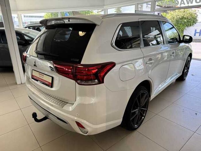 Mitsubishi Outlander 2.4 4WD Plug-In Hybrid Top