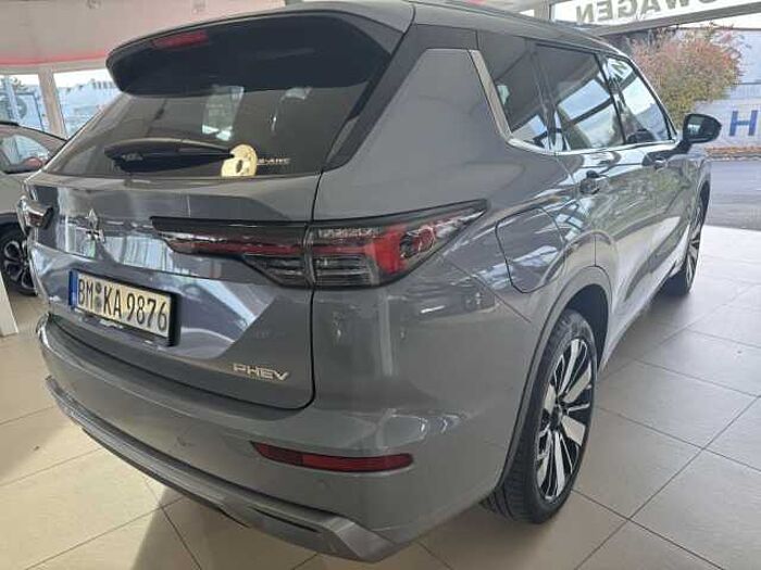 Mitsubishi Outlander 2.4 4WD Plug-In Hybrid Top