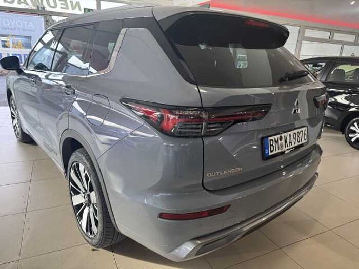 Mitsubishi Outlander 2.4 4WD Plug-In Hybrid Top