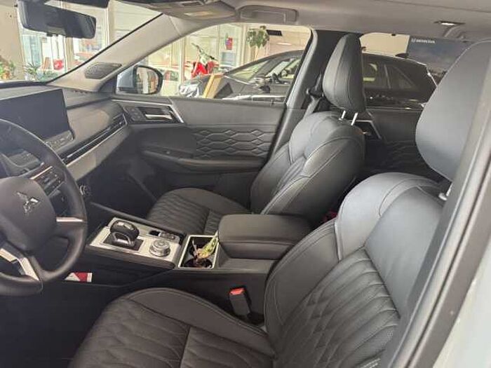Mitsubishi Outlander 2.4 4WD Plug-In Hybrid Top