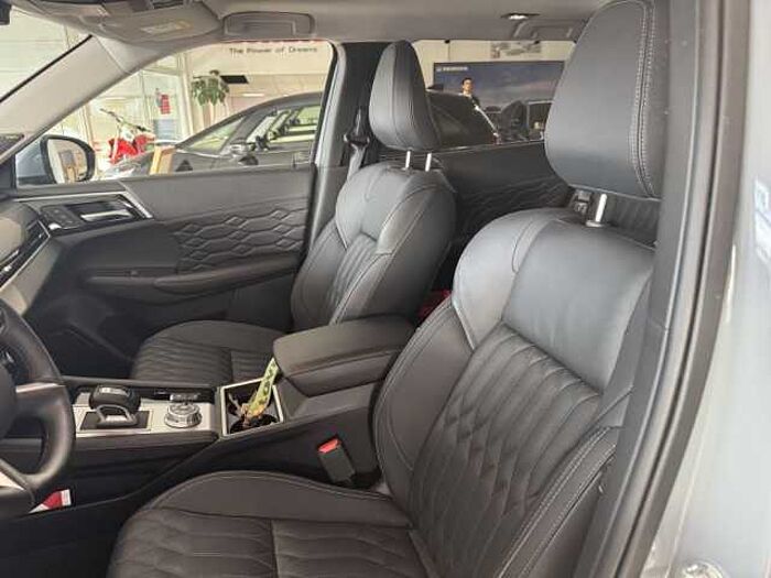 Mitsubishi Outlander 2.4 4WD Plug-In Hybrid Top