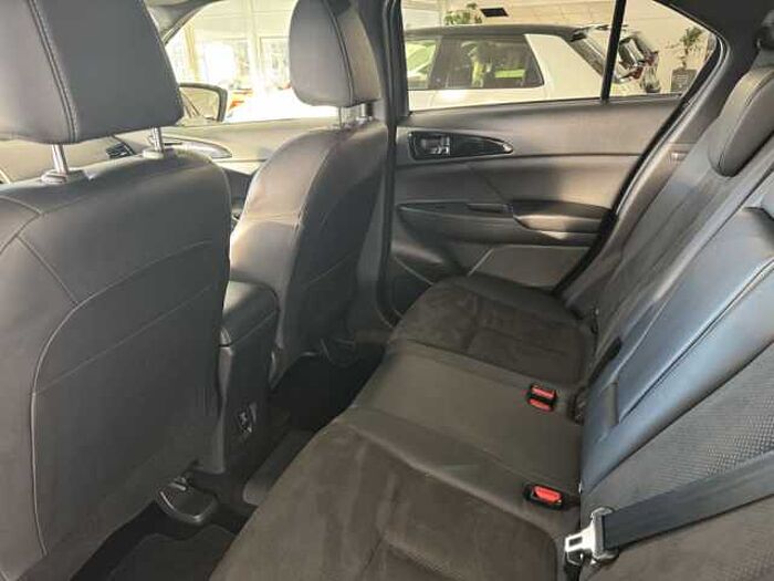 Mitsubishi Eclipse Cross Plug-In Hybrid 4WD Plus