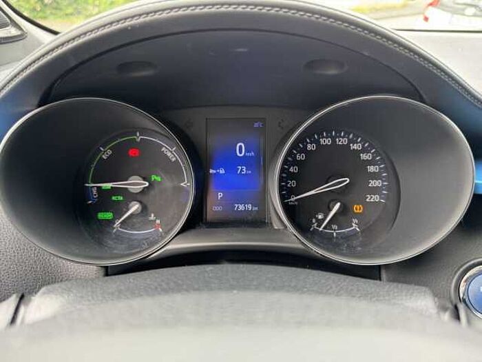 Toyota C-HR Hybrid Style Selection