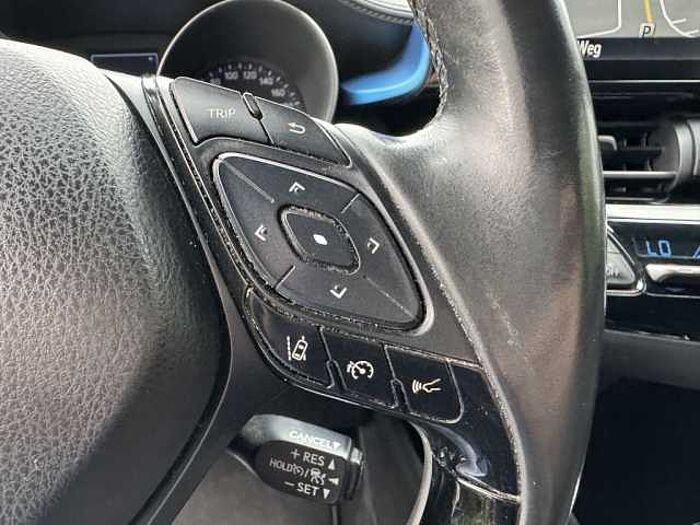 Toyota C-HR Hybrid Style Selection