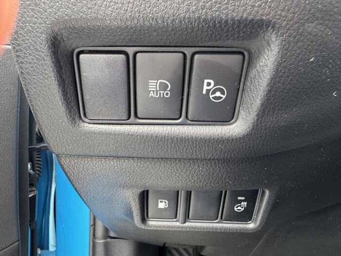 Toyota C-HR Hybrid Style Selection