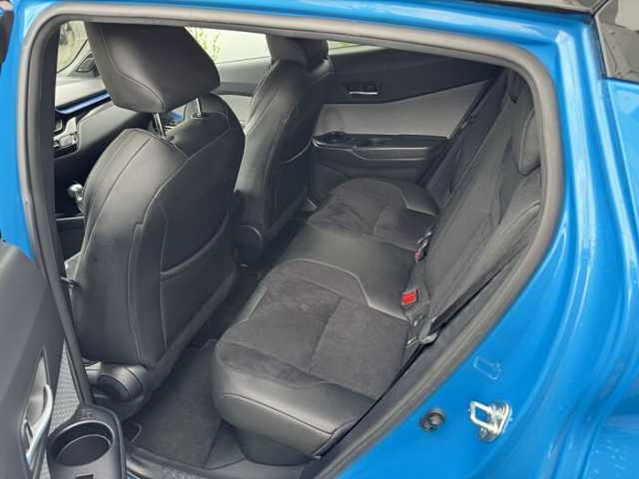 Toyota C-HR Hybrid Style Selection