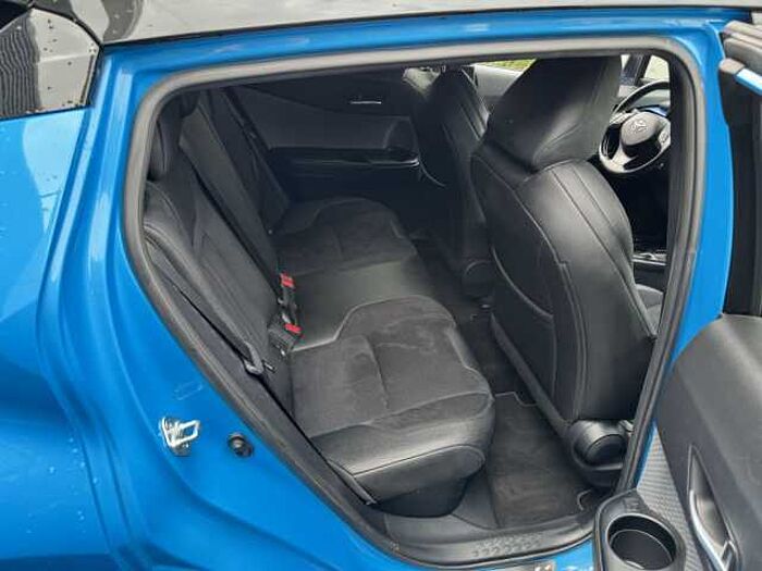 Toyota C-HR Hybrid Style Selection