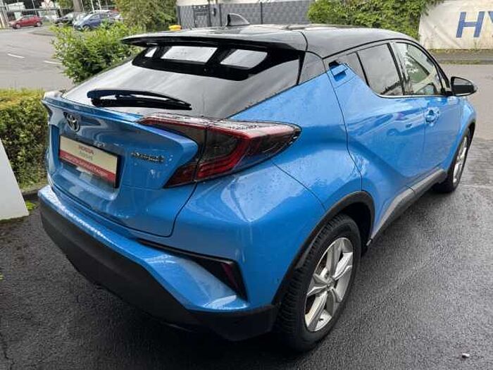 Toyota C-HR Hybrid Style Selection