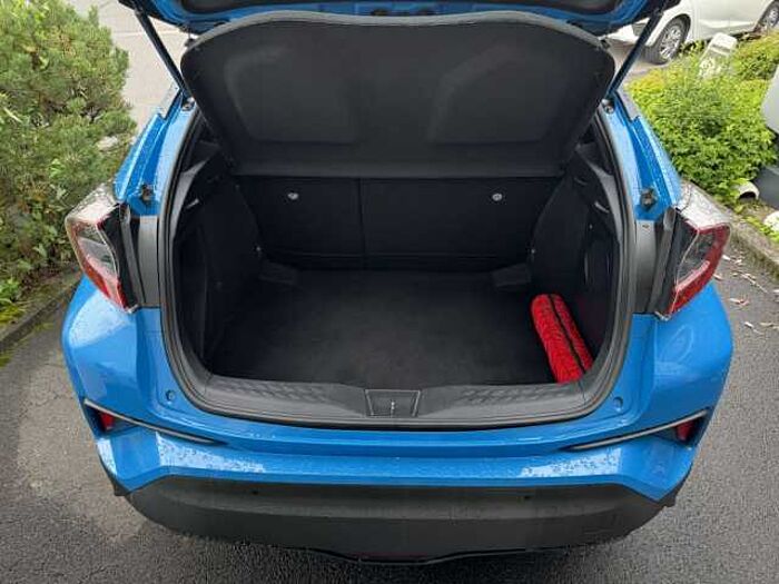 Toyota C-HR Hybrid Style Selection