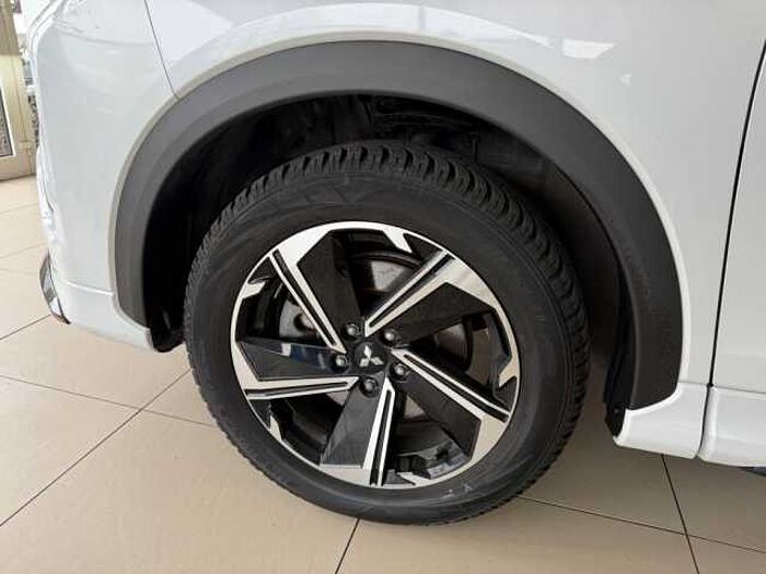Mitsubishi Eclipse Cross Plug-In Hybrid 4WD Top Styling Paket