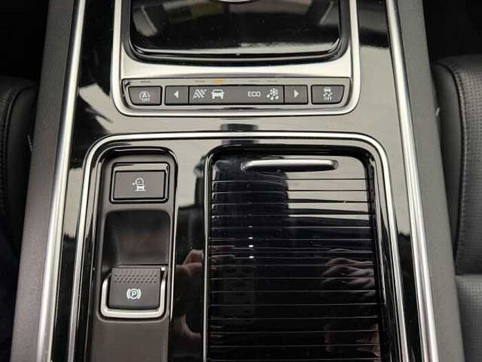 Jaguar XF 20d Aut. Chequered Flag