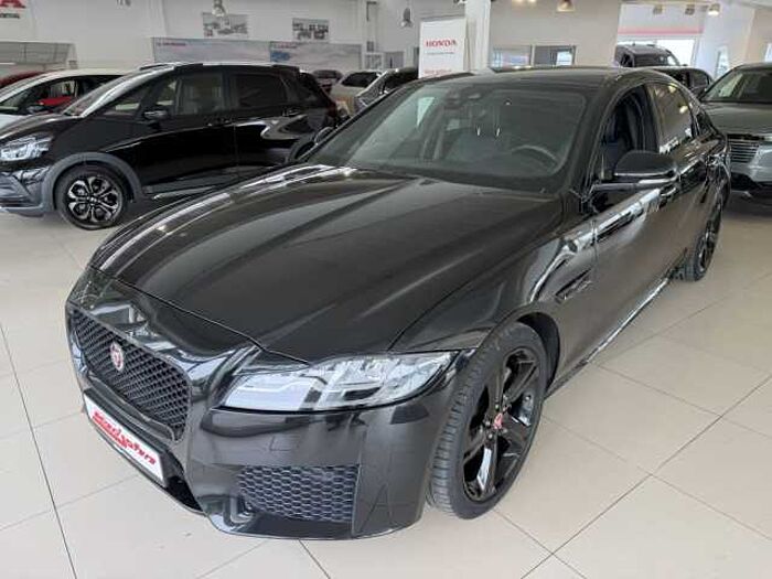 Jaguar XF 20d Aut. Chequered Flag