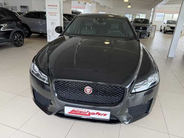 Jaguar XF 20d Aut. Chequered Flag
