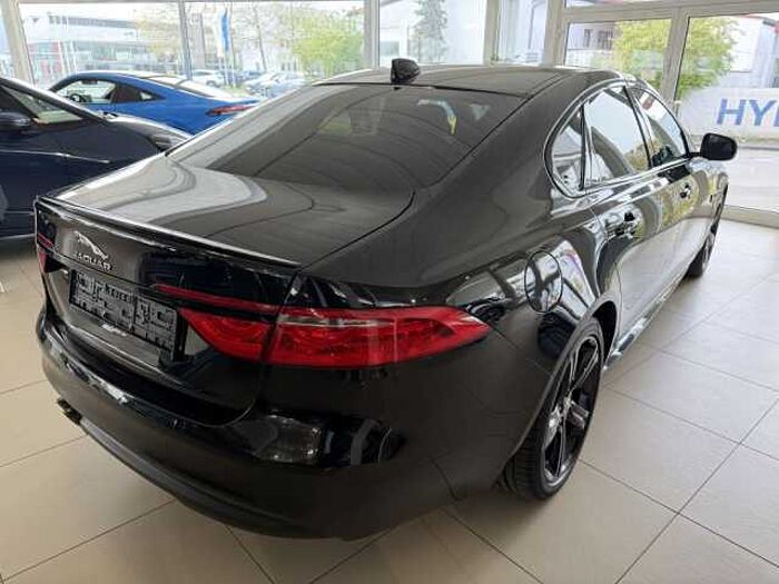 Jaguar XF 20d Aut. Chequered Flag